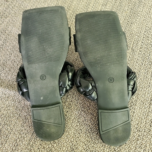 PrettyLittleThing Black PU Double Strap Plaited Mule Sandals - Picture 7 of 10